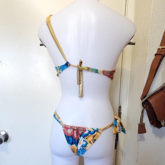 Beautiful bikini - Picture 4 of 5